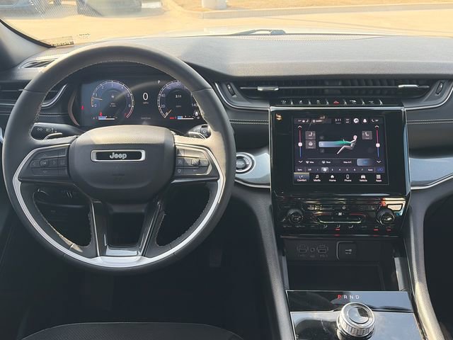 Used 2023 Jeep Grand Cherokee Altitude image 14