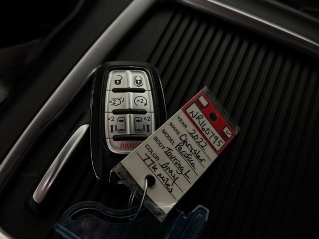 Used 2022 Chrysler Pacifica Touring-L image 40