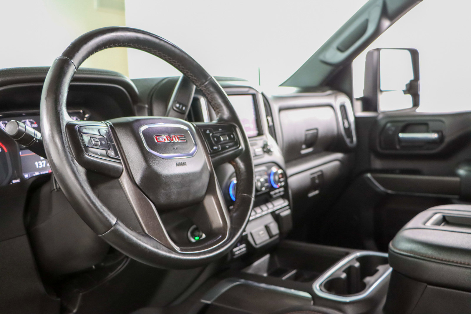 Used 2021 GMC Sierra 2500 AT4 image 24