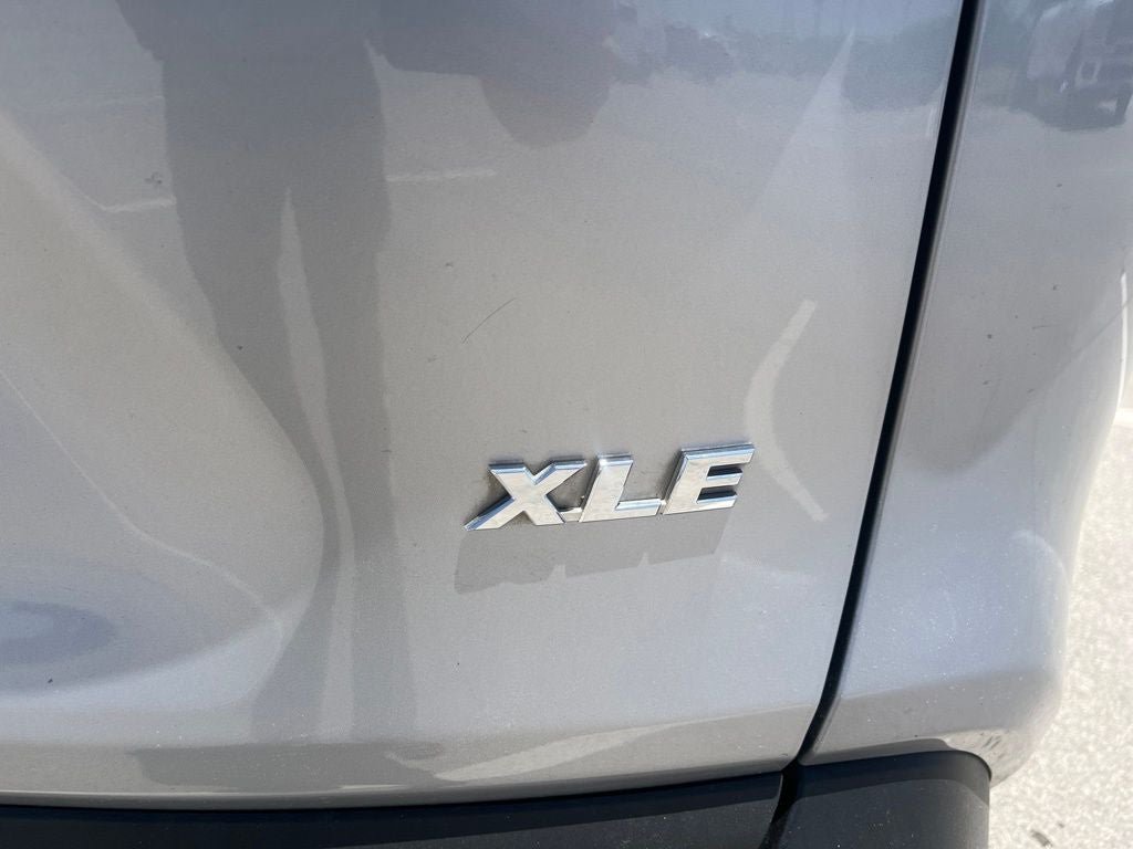 Used 2021 Toyota RAV4 XLE w/ Convenience Package FWD image 21