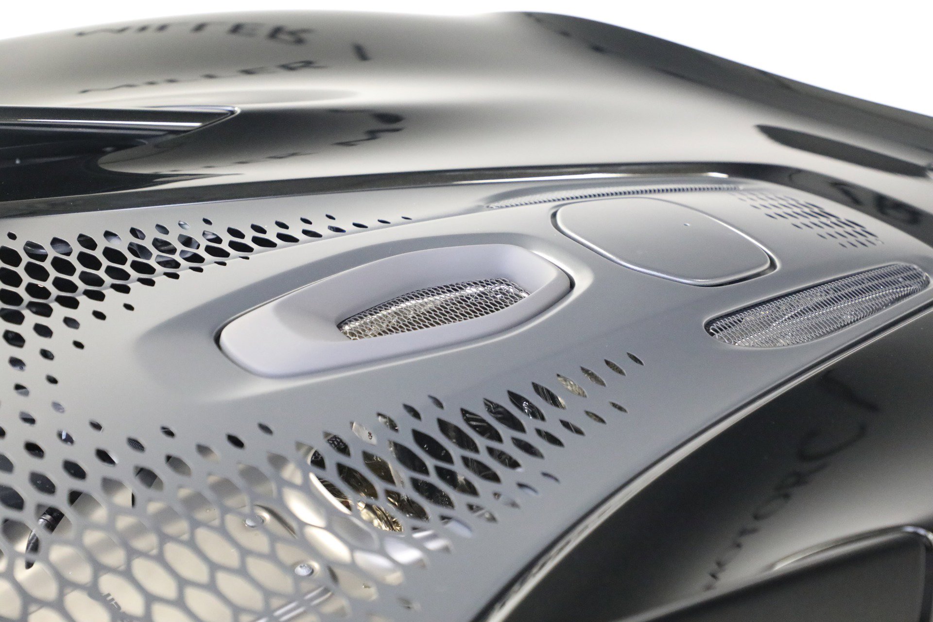 Used 2025 McLaren Artura image 33