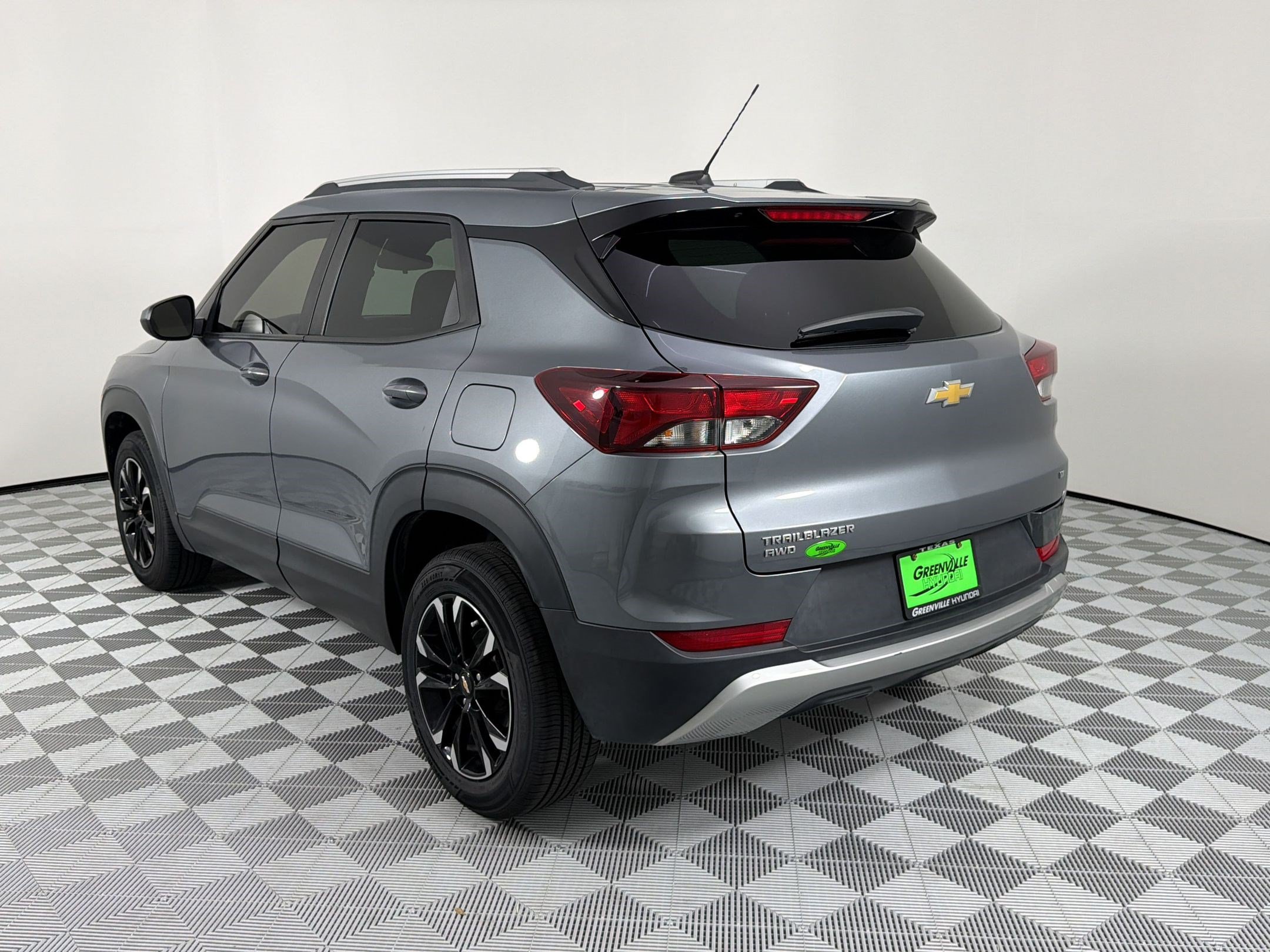 Used 2021 Chevrolet TrailBlazer LT AWD/4WD image 3