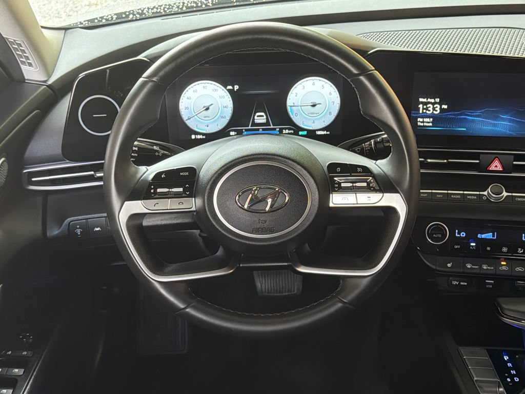 Used 2023 Hyundai Elantra SEL w/ Convenience Package FWD image 4