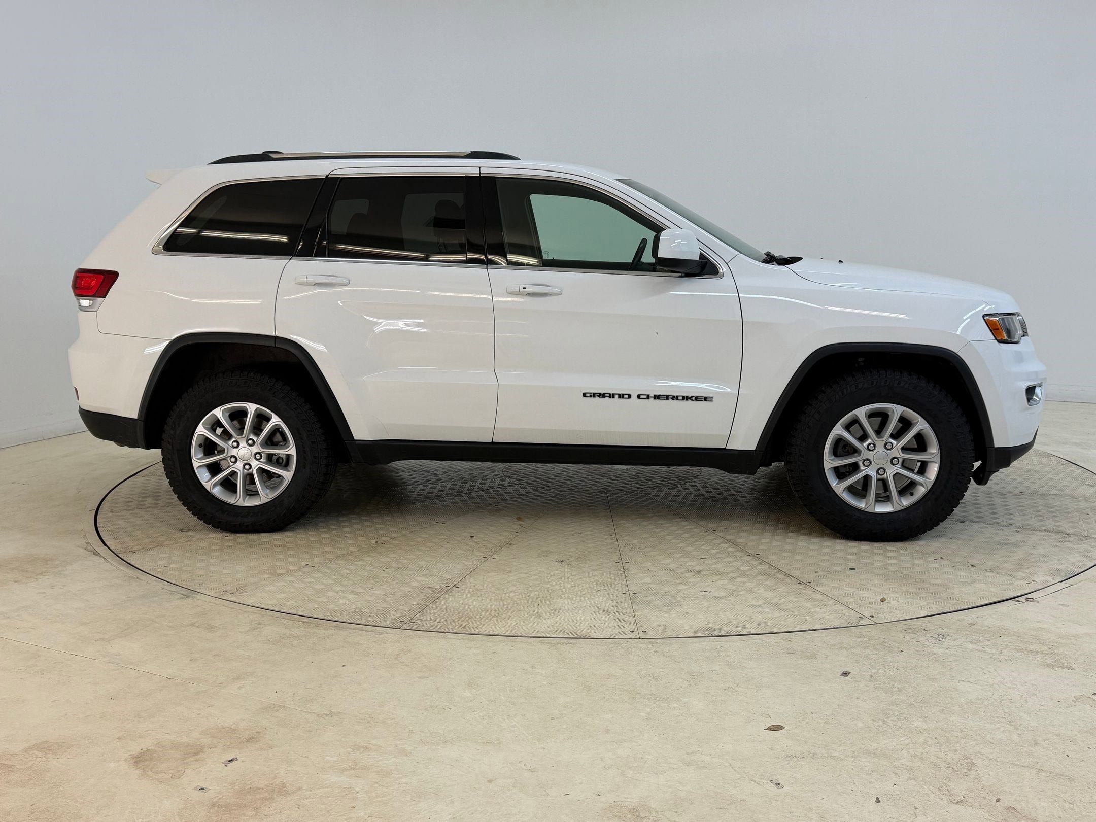 Used 2021 Jeep Grand Cherokee Laredo image 8