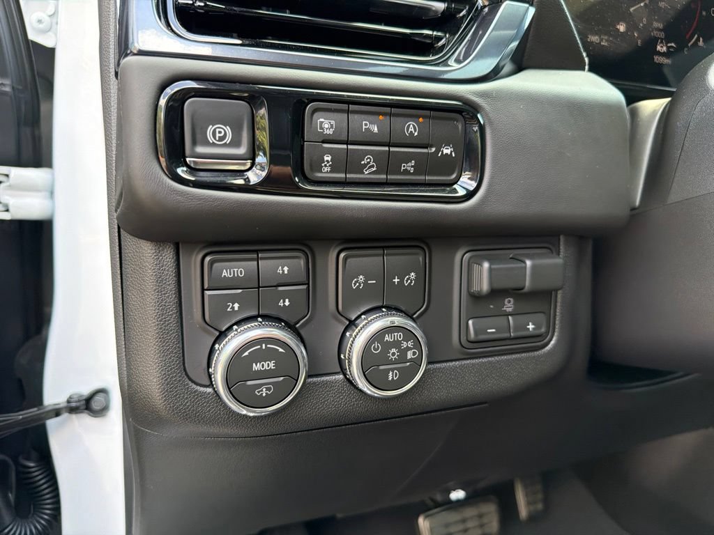 Used 2026 GMC Yukon AT4 Ultimate AWD/4WD image 10