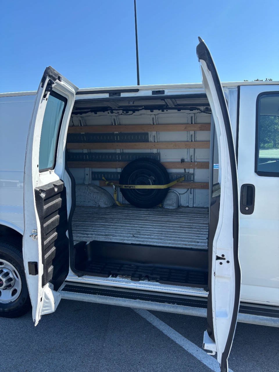 Used 2015 GMC Savana 2500 RWD image 11