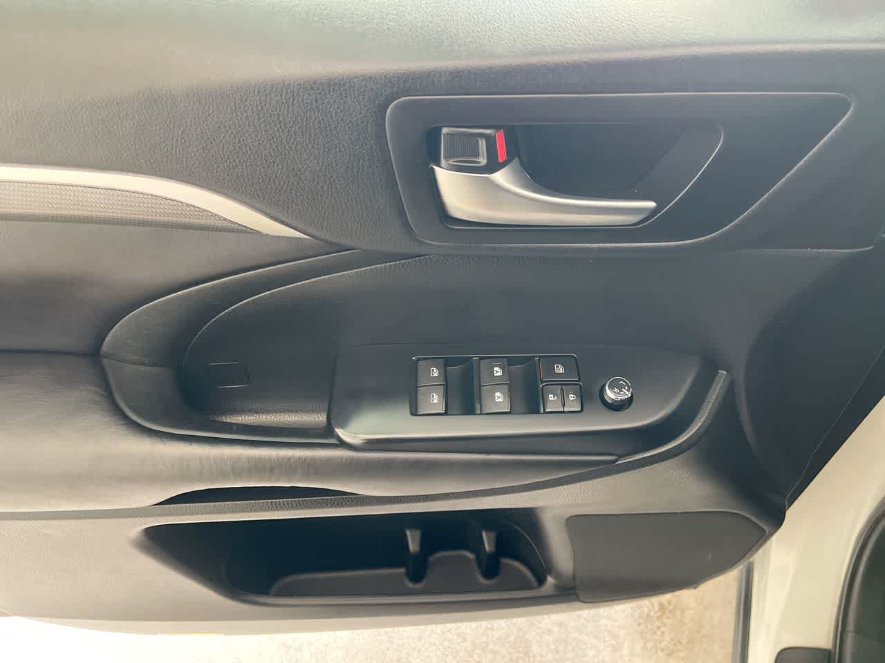Certified 2019 Toyota Highlander SE AWD/4WD image 13