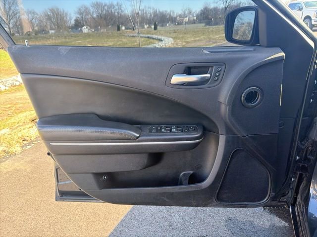 Used 2019 Dodge Charger SXT w/ Leather Interior Group RWD image 19