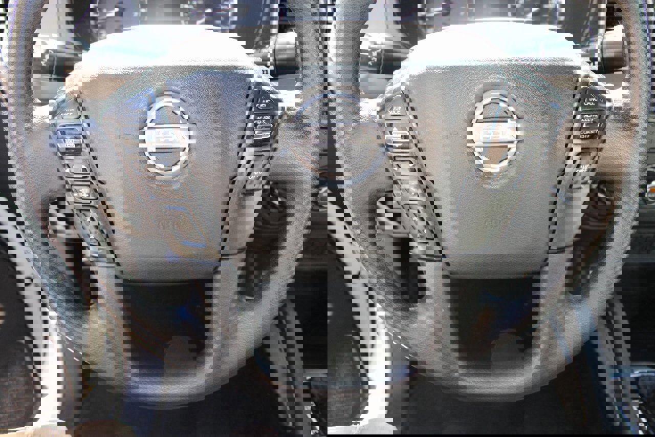 Used 2023 Nissan Frontier SV image 11