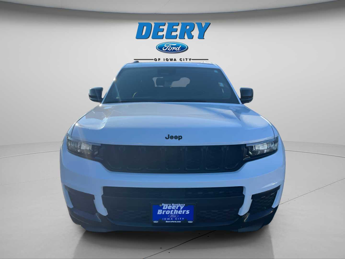 Used 2023 Jeep Grand Cherokee L Laredo image 3