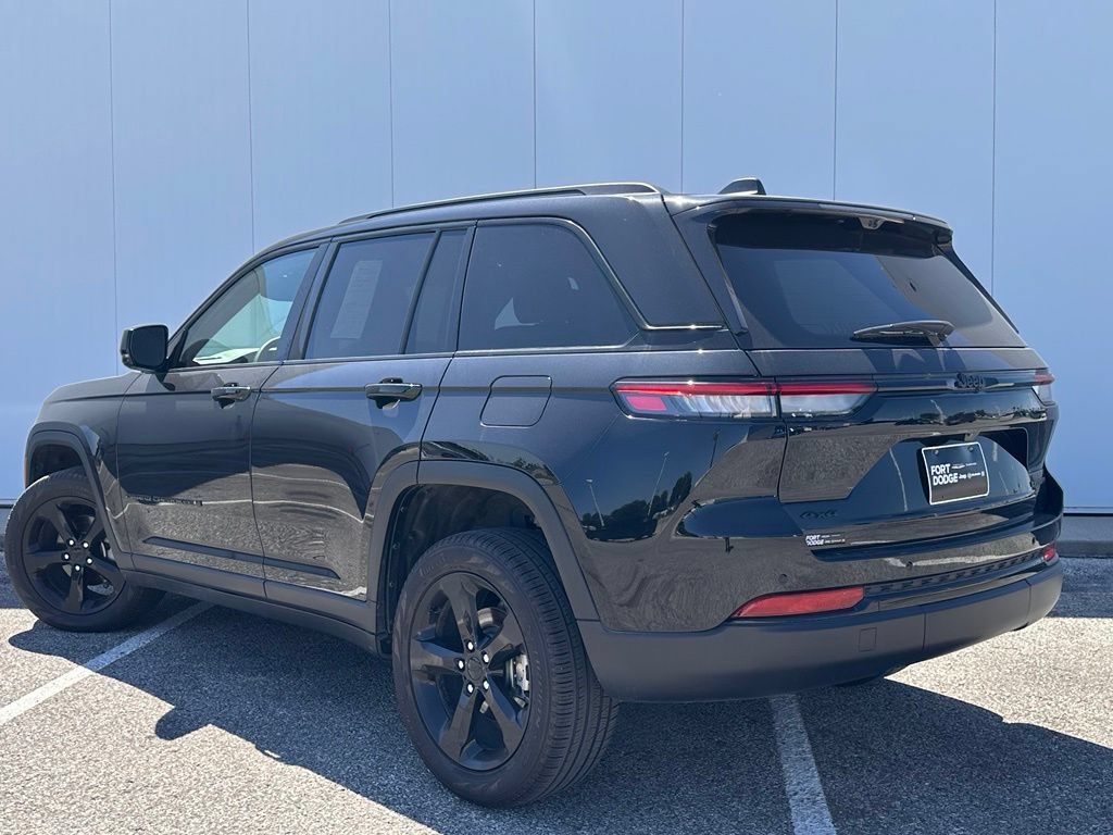 Used 2024 Jeep Grand Cherokee Limited w/ Luxury Tech Group II AWD/4WD image 3