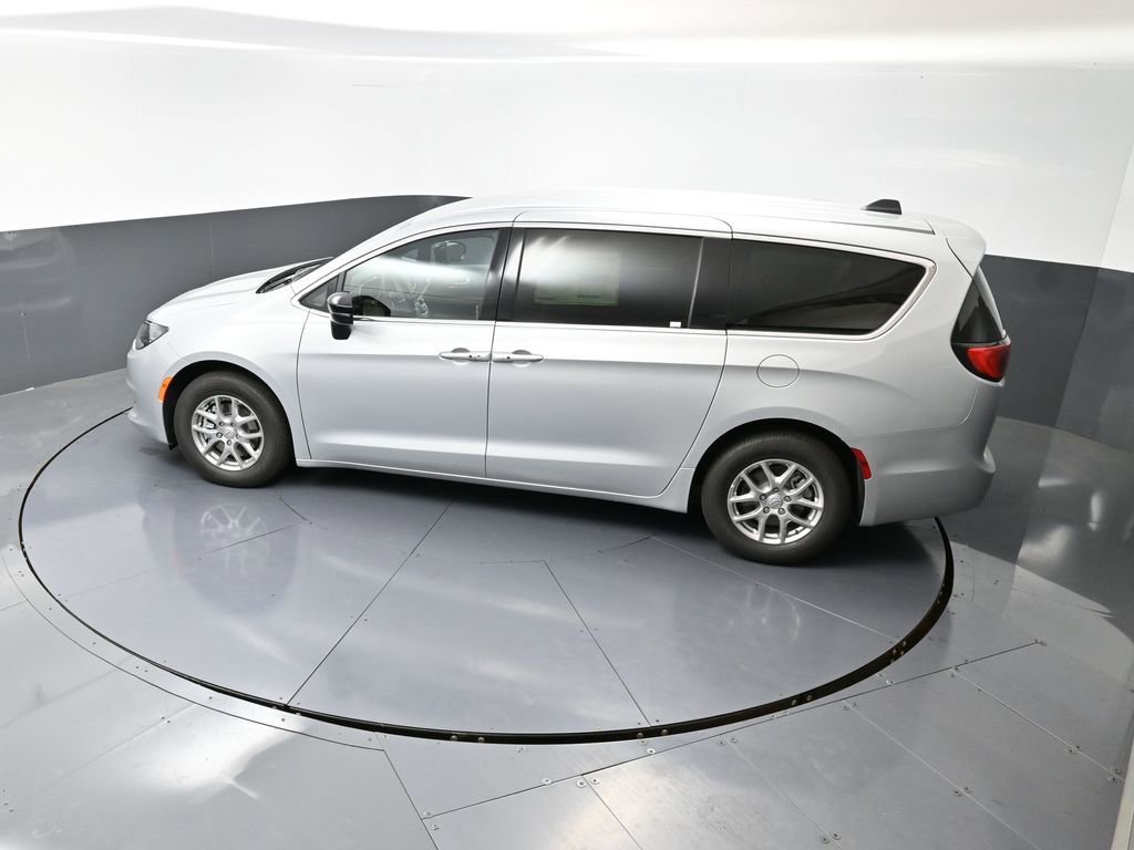 New 2026 Chrysler Voyager LX image 34