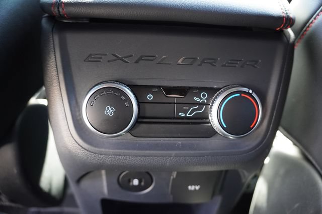 Used 2025 Ford Explorer ST-Line w/ ST-Line Street Pack AWD/4WD image 19