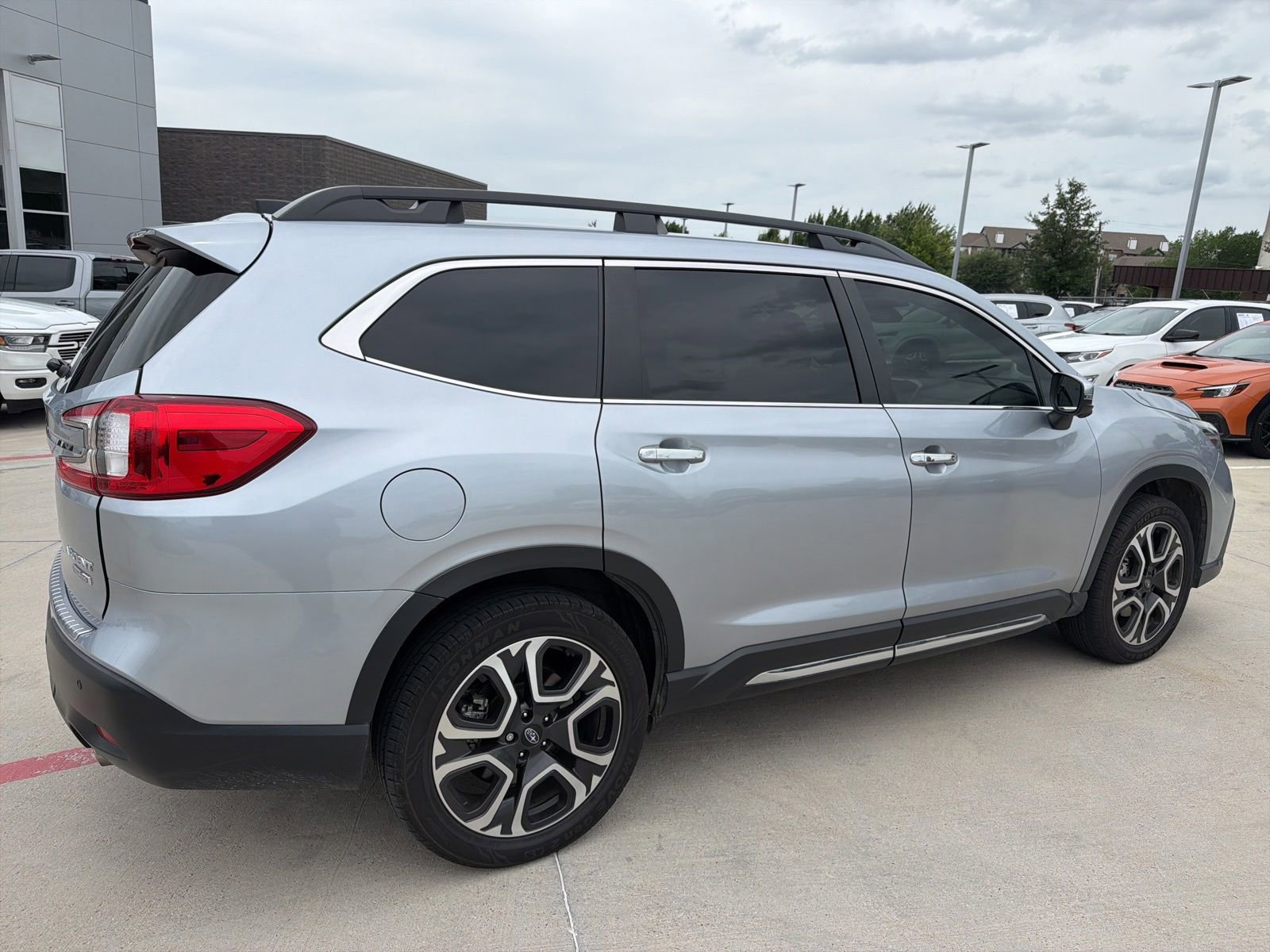 Used 2023 Subaru Ascent Touring AWD/4WD image 3