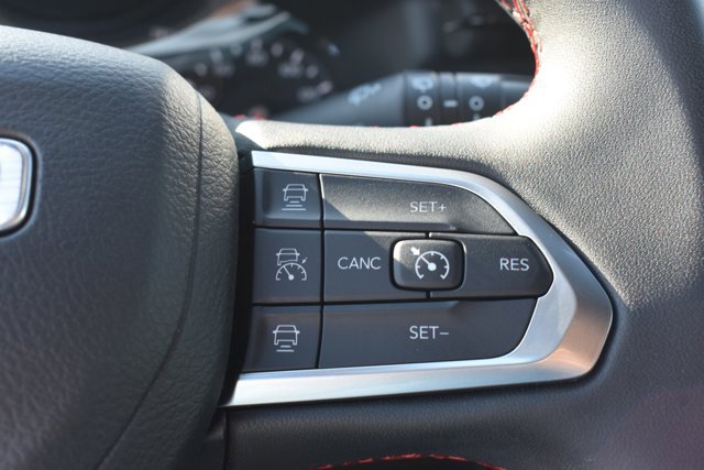Used 2025 Jeep Compass Trailhawk AWD/4WD image 23