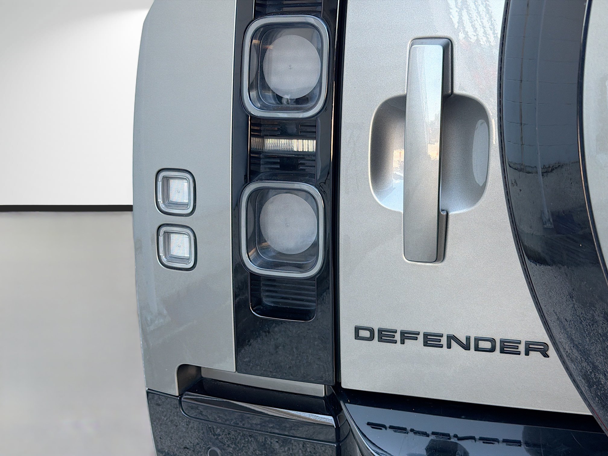 Used 2023 Land Rover Defender 130 X AWD/4WD image 10