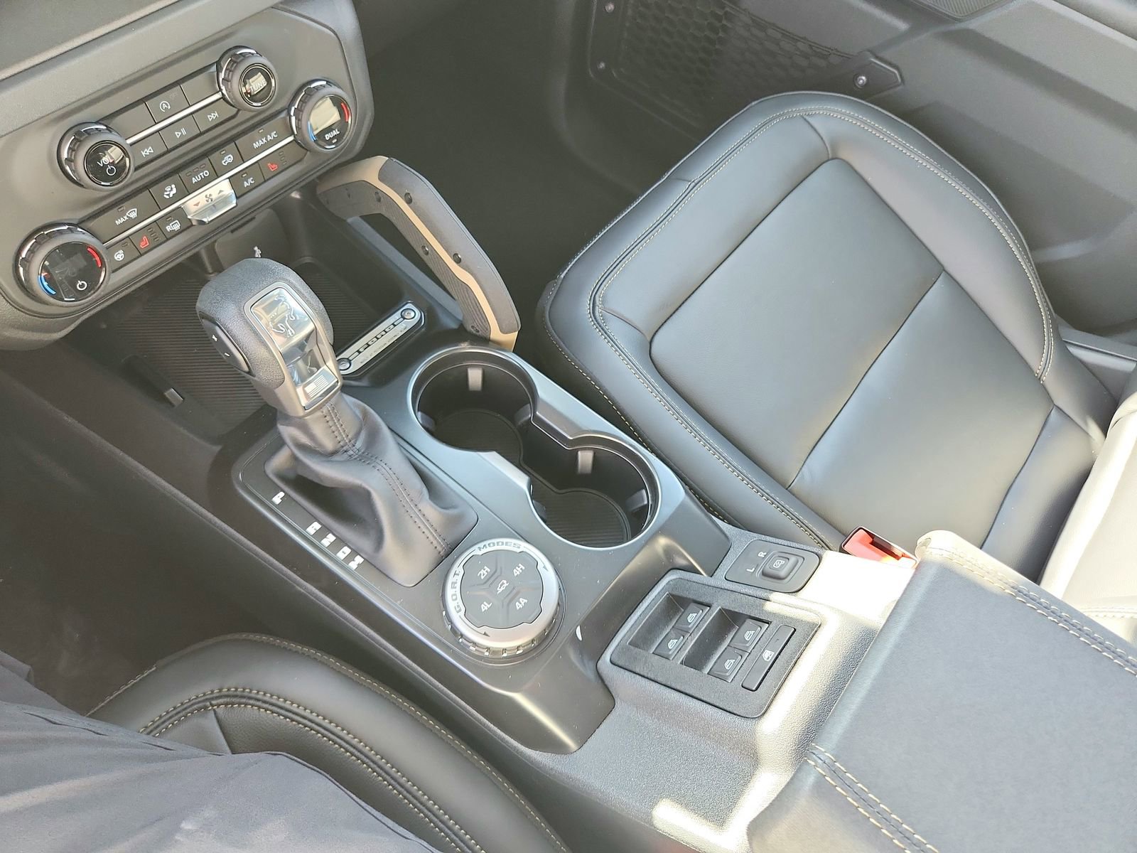 New 2026 Ford Bronco Badlands w/ Sasquatch Package image 17