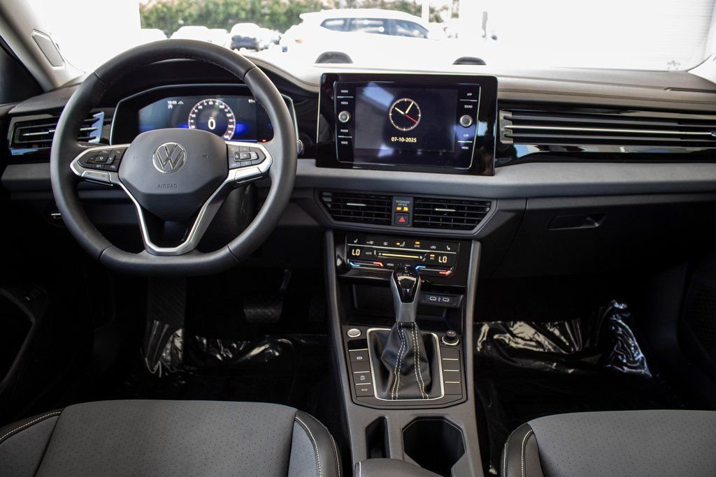 New 2025 Volkswagen Jetta SE image 30