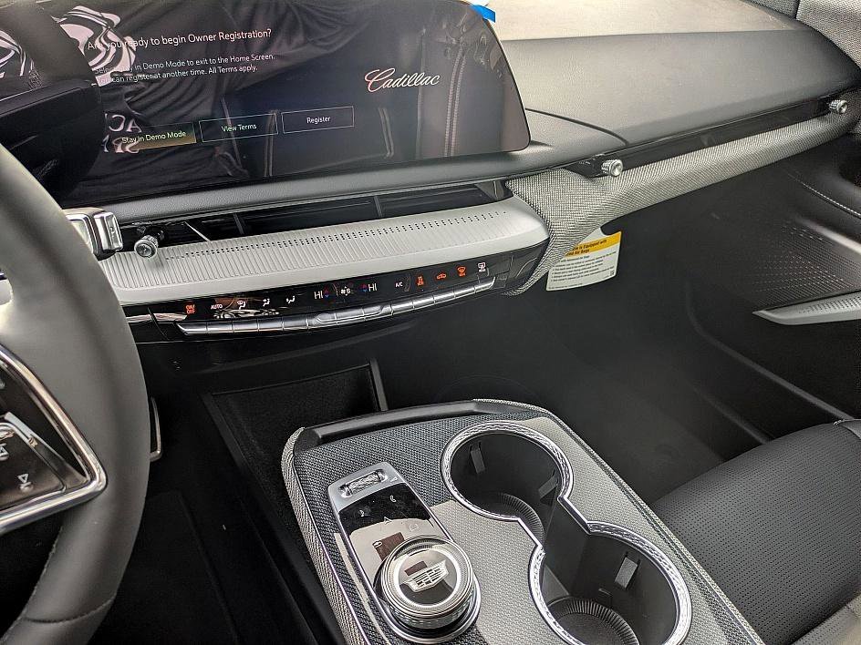 New 2025 Cadillac Optiq Luxury 2 AWD/4WD image 19