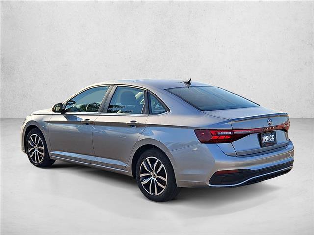 Used 2025 Volkswagen Jetta SE FWD image 4
