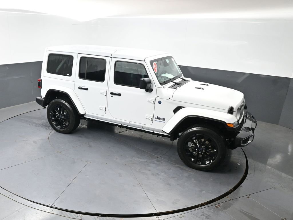 Used 2025 Jeep Wrangler Unlimited Sahara w/ Safety Group AWD/4WD image 43
