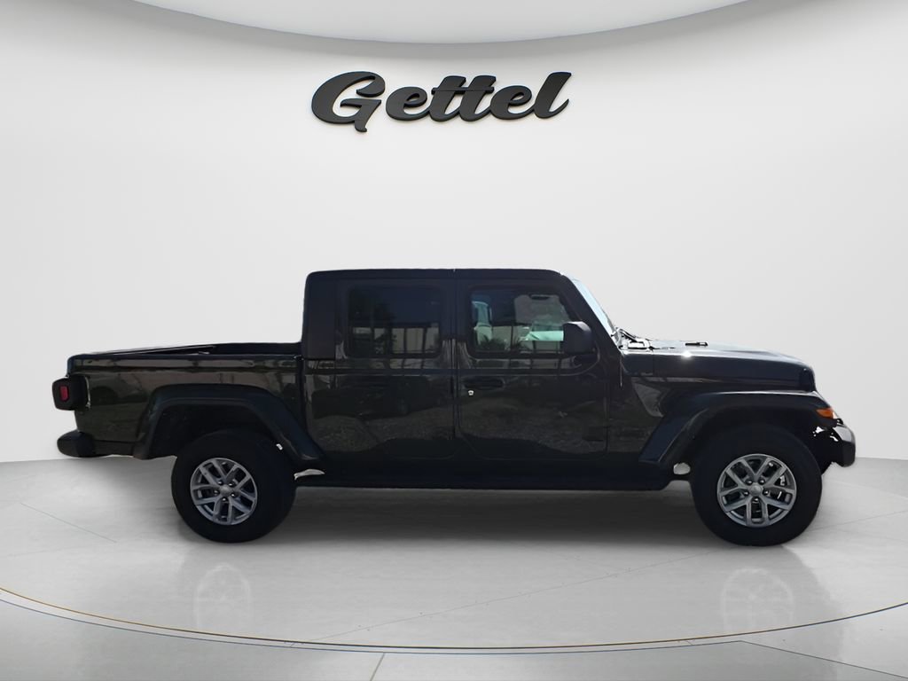 Used 2023 Jeep Gladiator Sport AWD/4WD image 7
