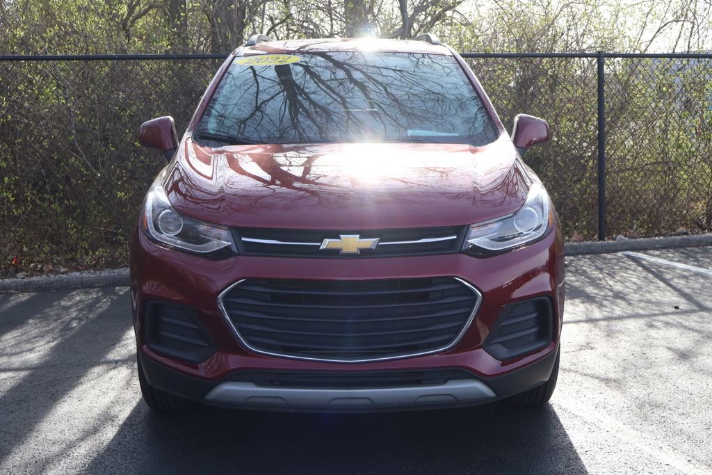 Used 2022 Chevrolet Trax LT w/ LT Convenience Package image 2