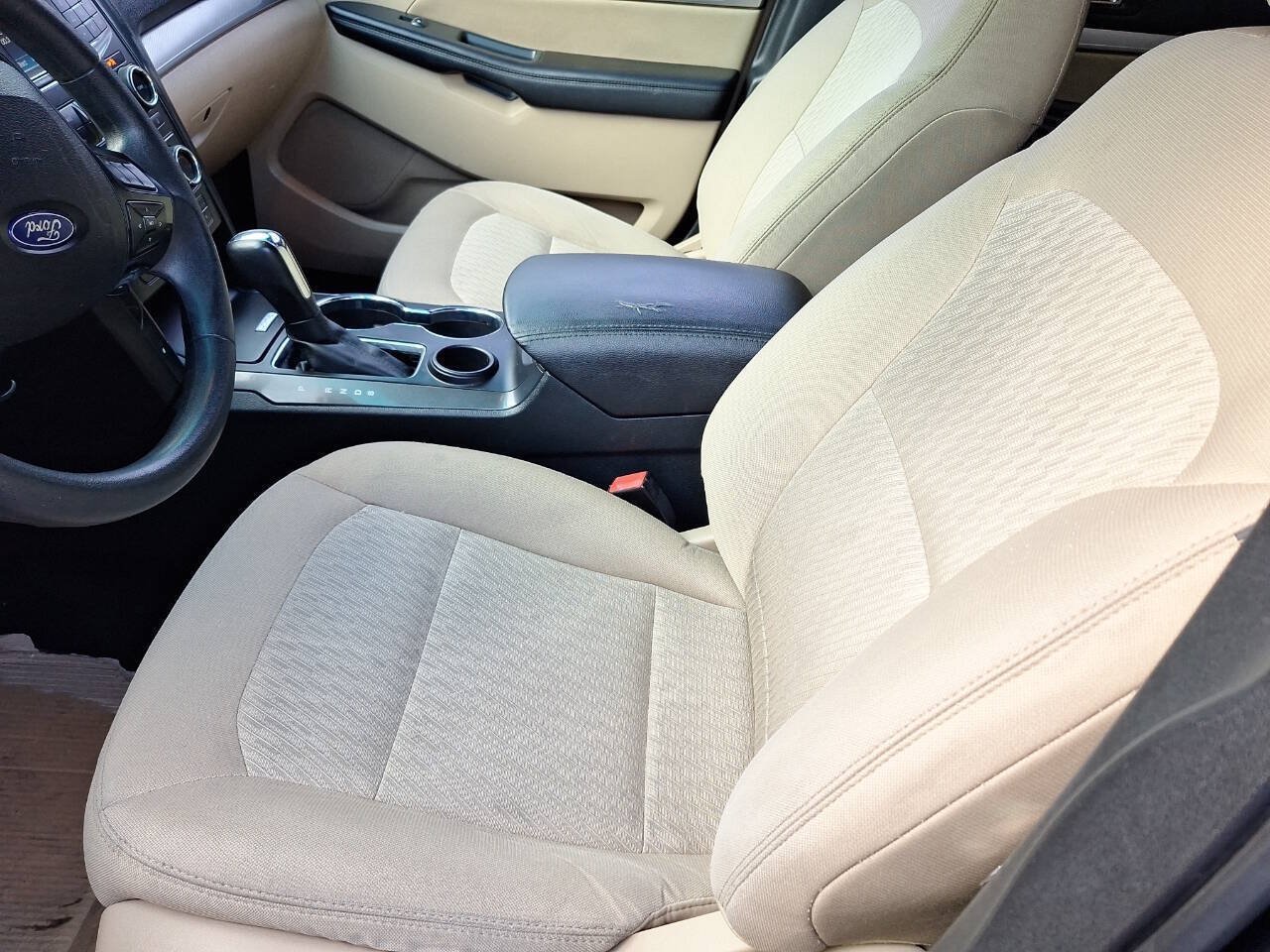 Used 2016 Ford Explorer FWD image 5