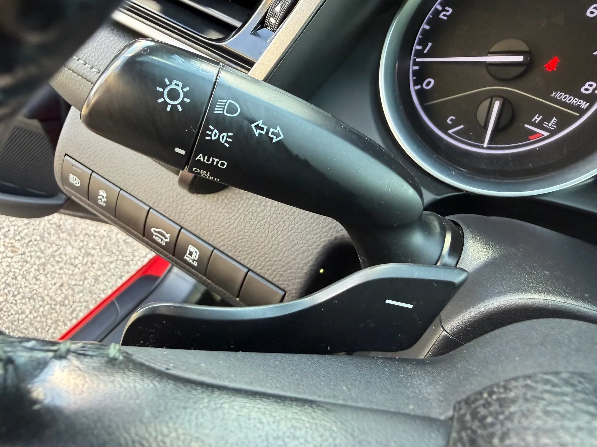 Used 2020 Toyota Camry SE w/ Convenience Package FWD image 31