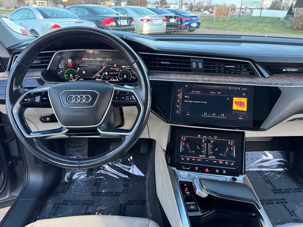 Used 2019 Audi e-tron Premium Plus image 37
