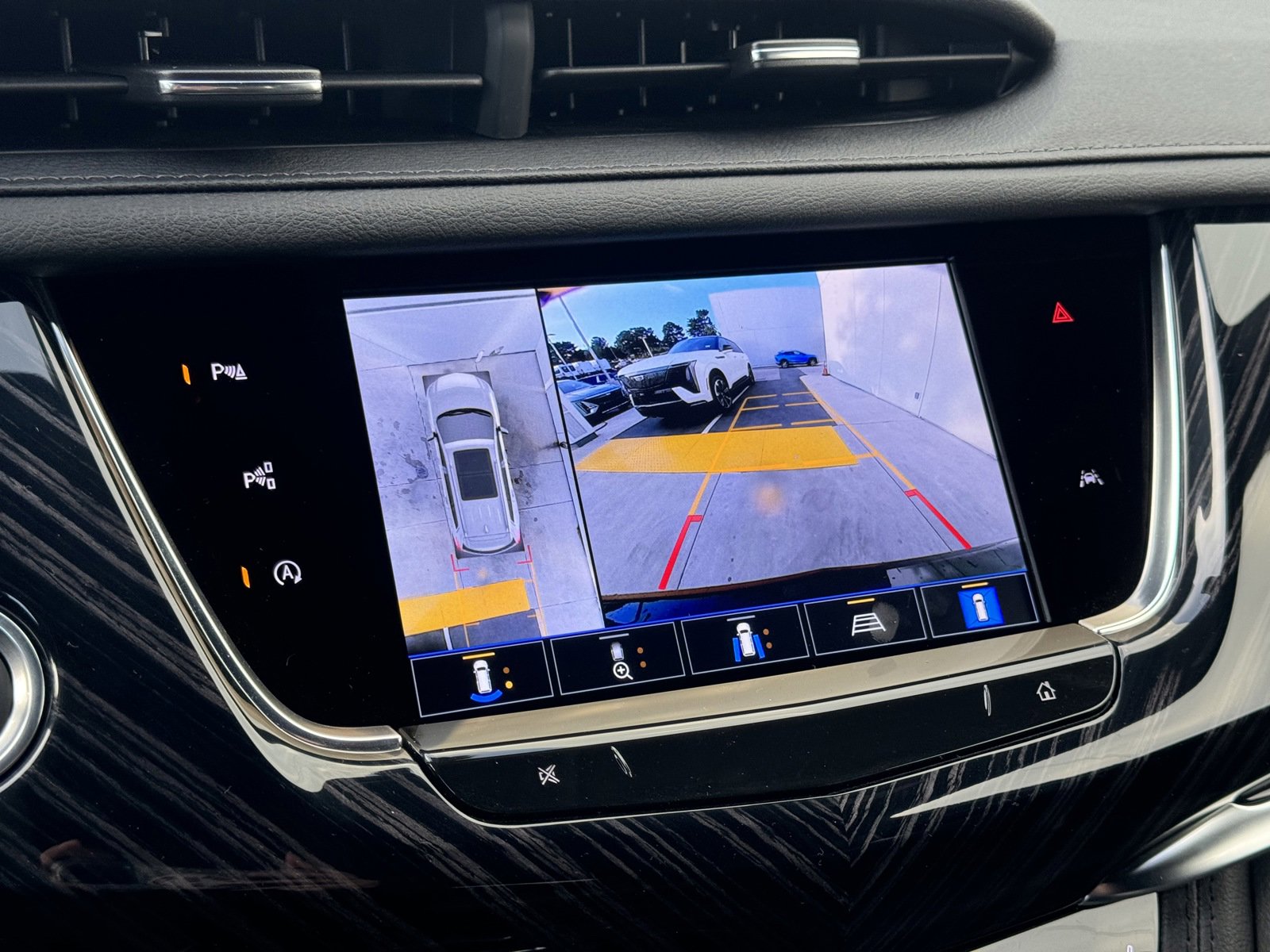 New 2025 Cadillac XT6 Premium Luxury w/ Technology Package image 21