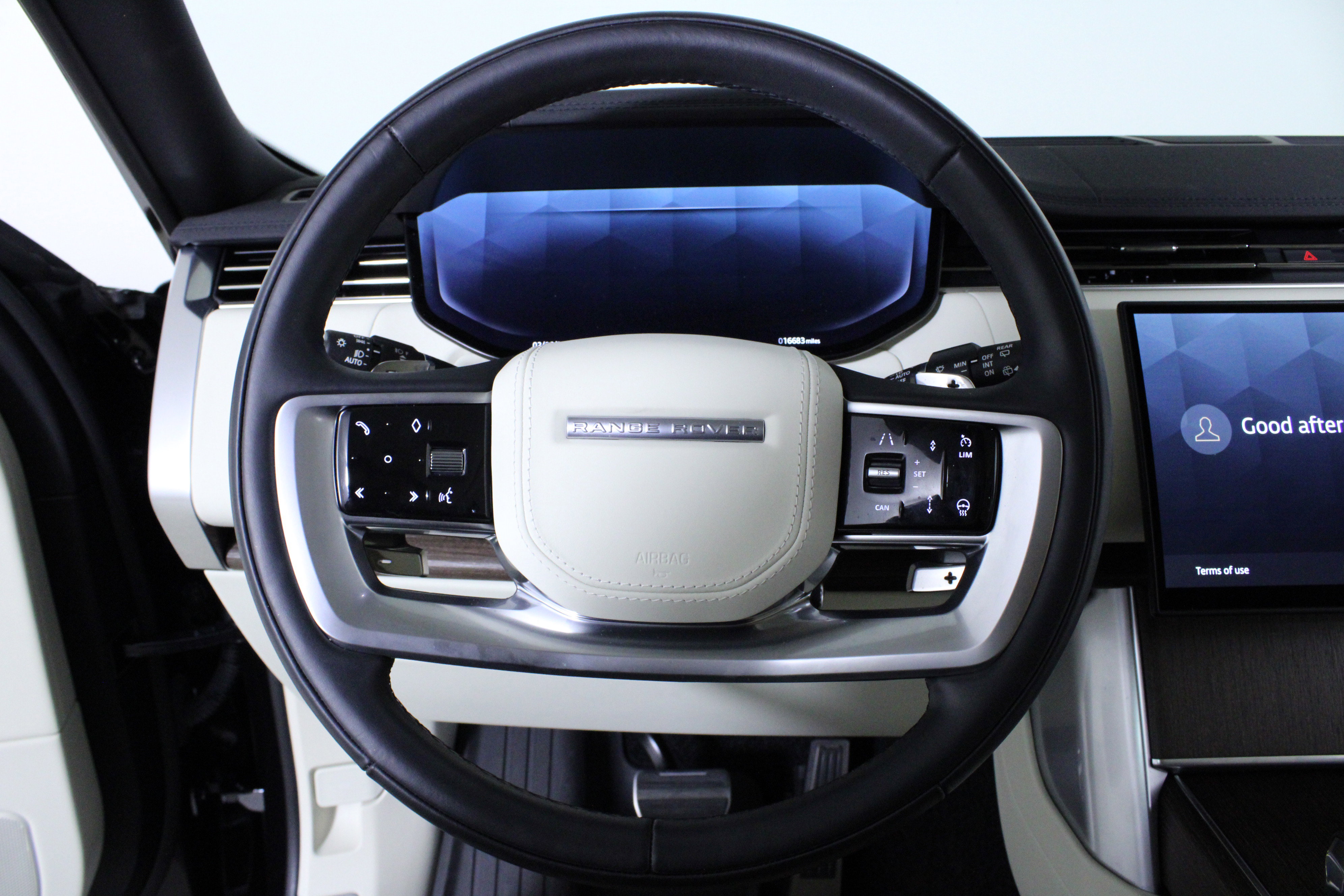 Used 2024 Land Rover Range Rover SE image 21