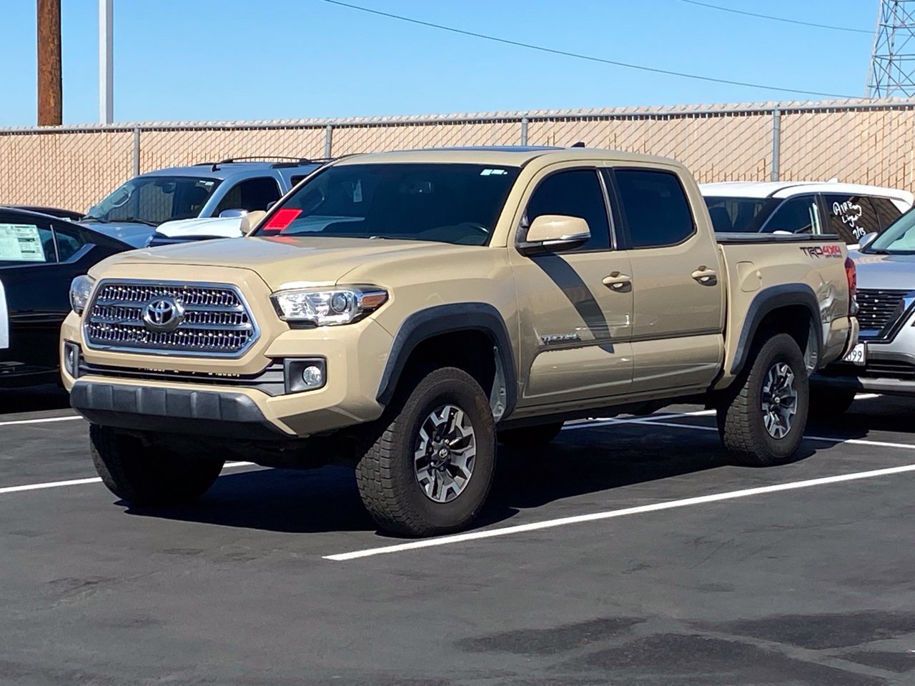 Used 2016 Toyota Tacoma TRD Off-Road w/ Premium & Technology Package AWD/4WD image 2