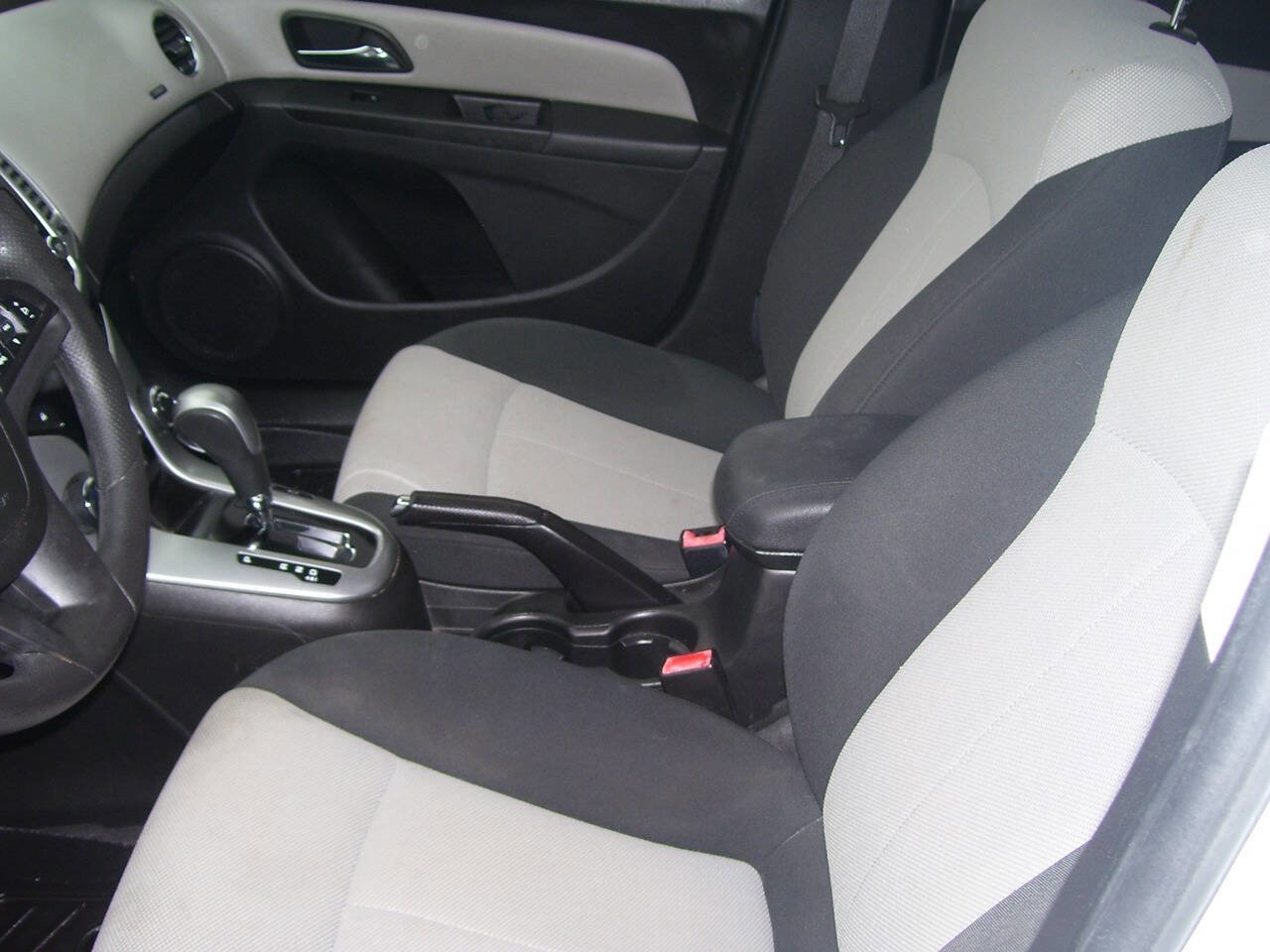Used 2011 Chevrolet Cruze LS w/ Connectivity Package image 9