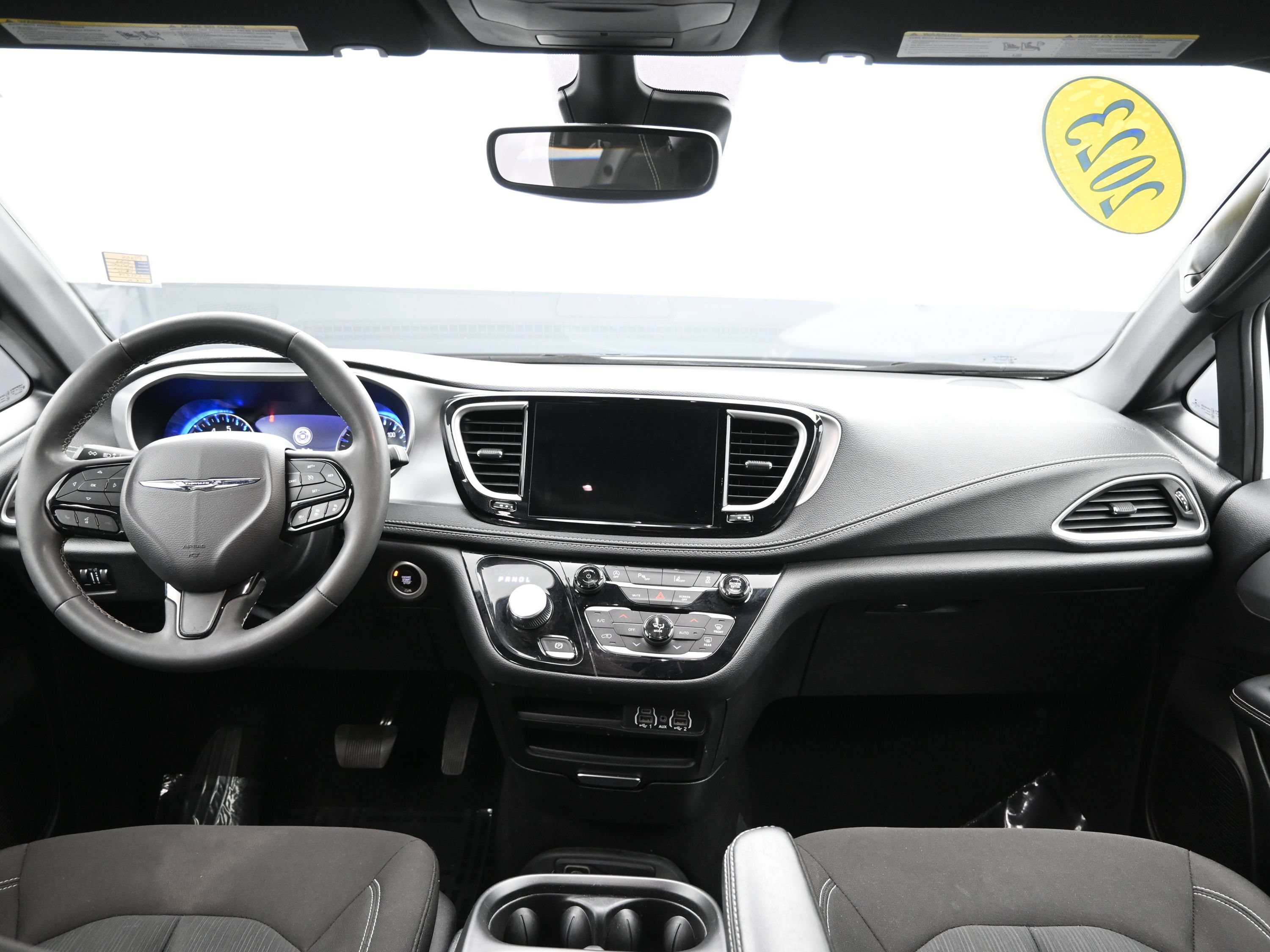Used 2023 Chrysler Pacifica Touring FWD image 21