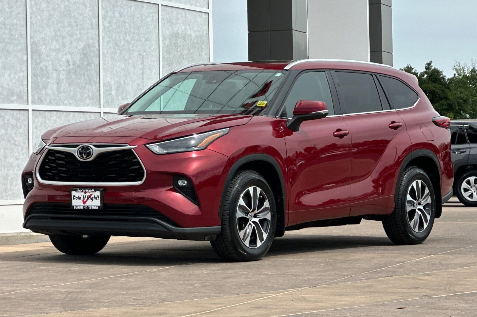 Used 2023 Toyota Highlander XLE image 8