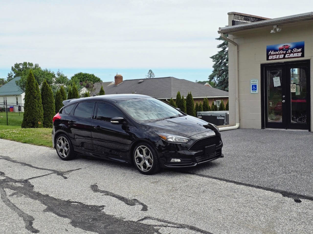Used 2018 Ford Focus ST FWD image 2