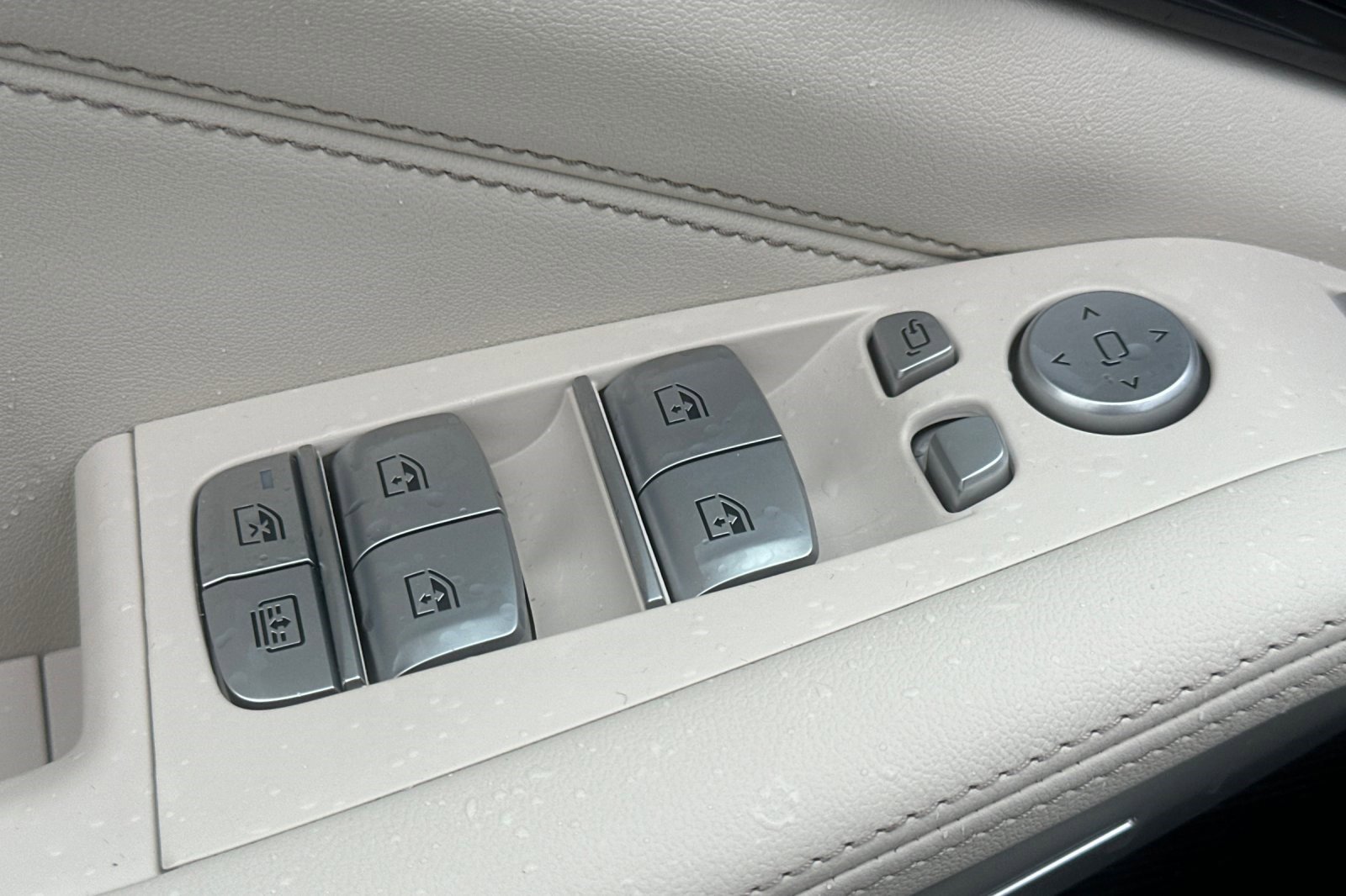 Certified 2025 BMW X7 M60i w/ Climate Comfort Package image 13