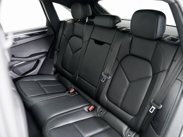 Used 2025 Porsche Macan image 28