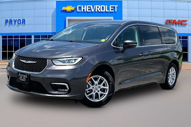 Used 2023 Chrysler Pacifica Touring-L FWD image 3