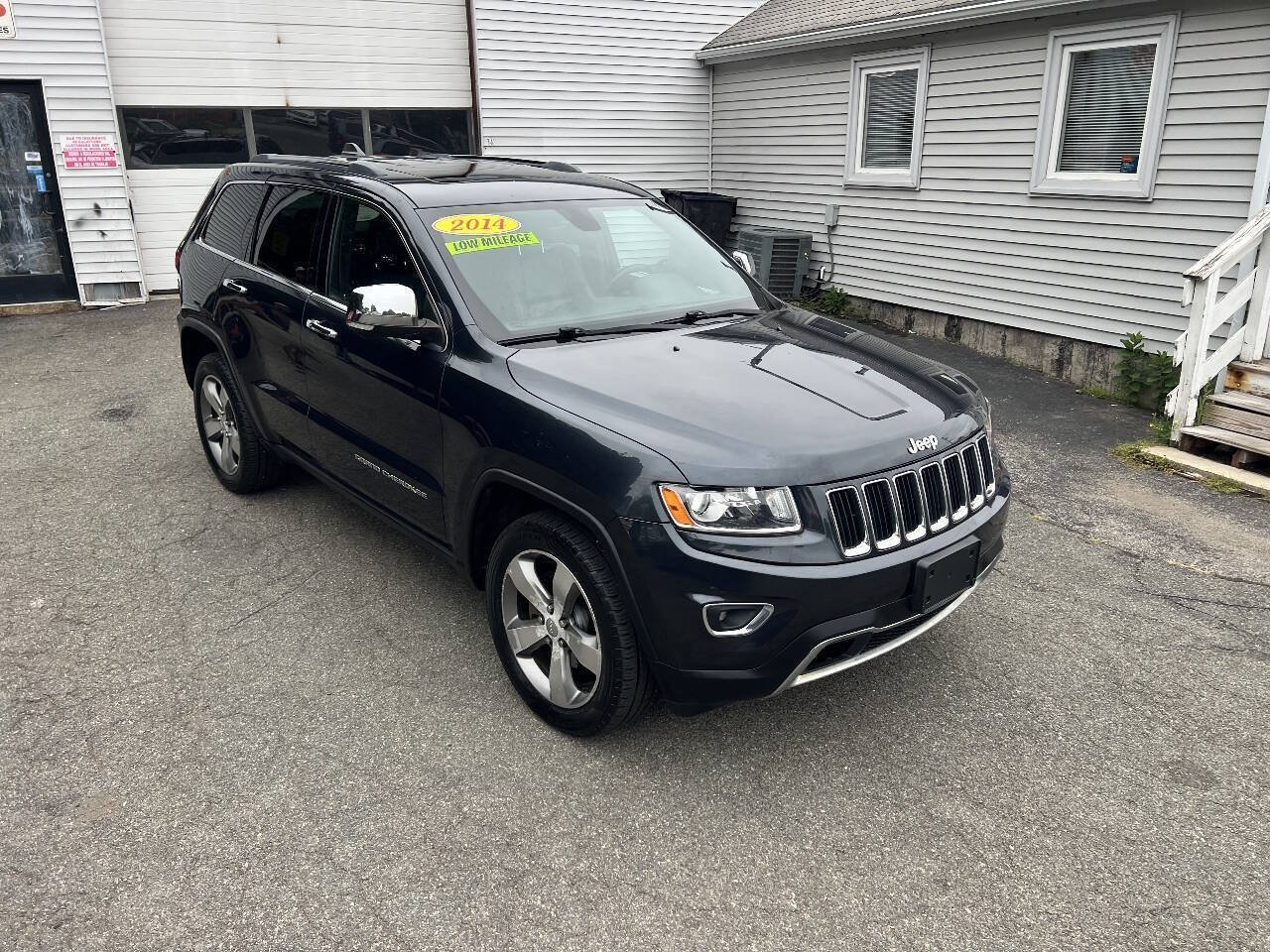 Used 2014 Jeep Grand Cherokee Limited AWD/4WD image 3