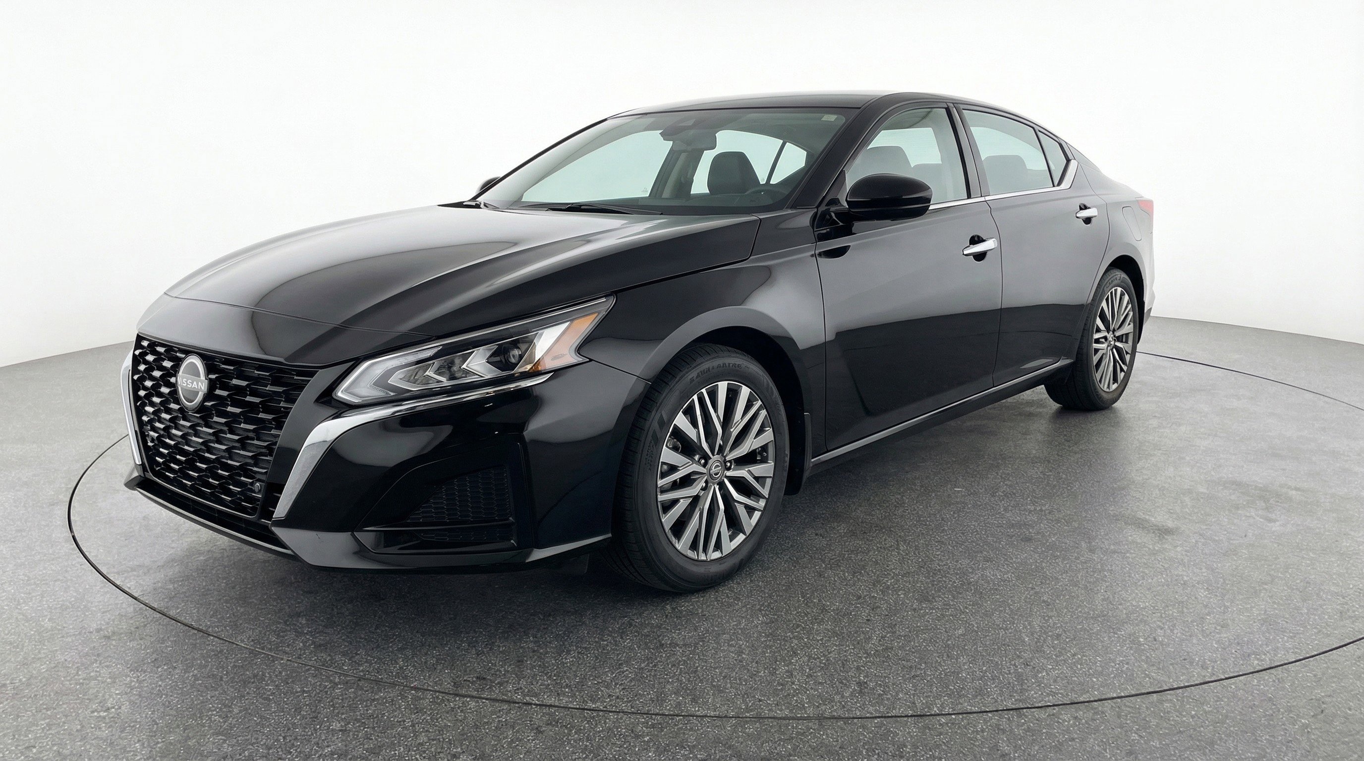 Used 2025 Nissan Altima 2.5 SV image 3