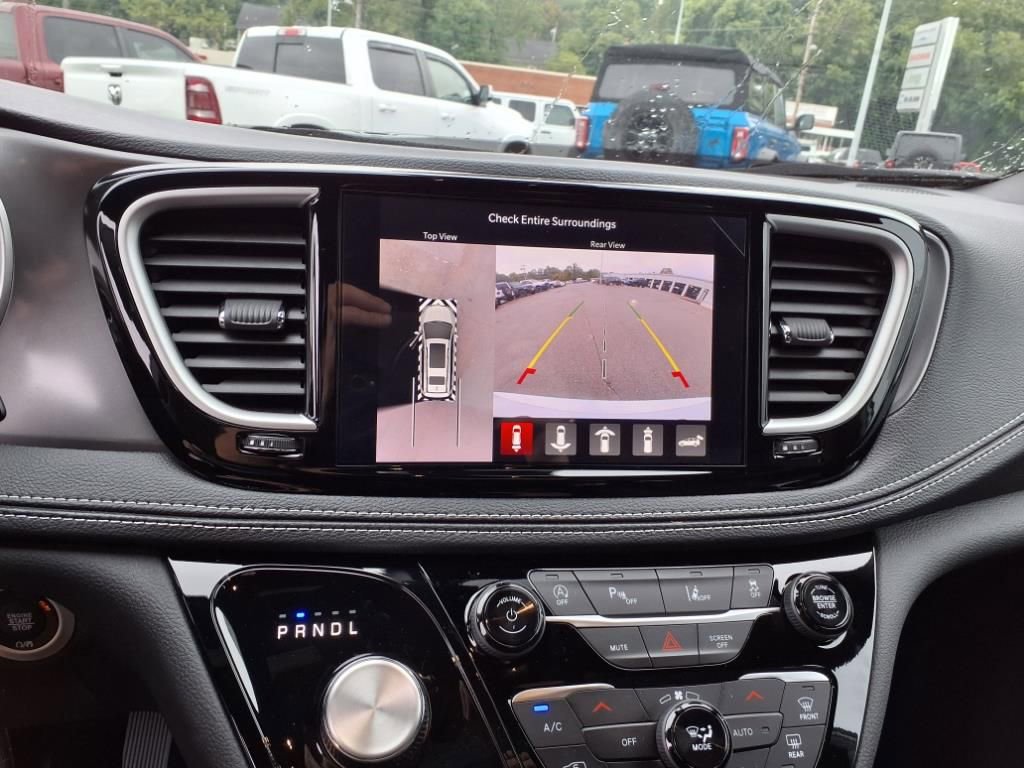 New 2026 Chrysler Pacifica Select image 15