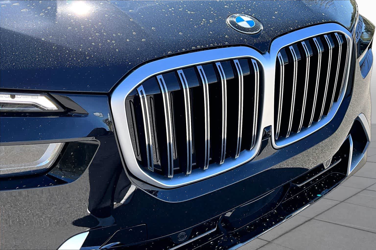 Used 2026 BMW X7 xDrive40i AWD/4WD image 32