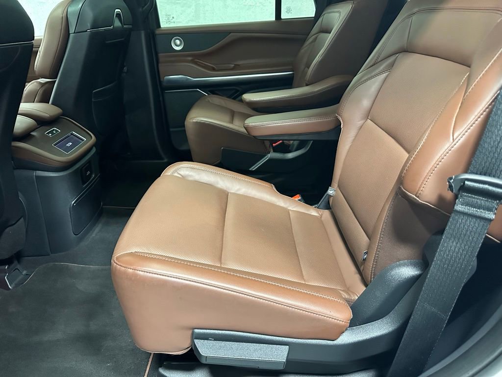 Used 2025 Lincoln Navigator Reserve image 51