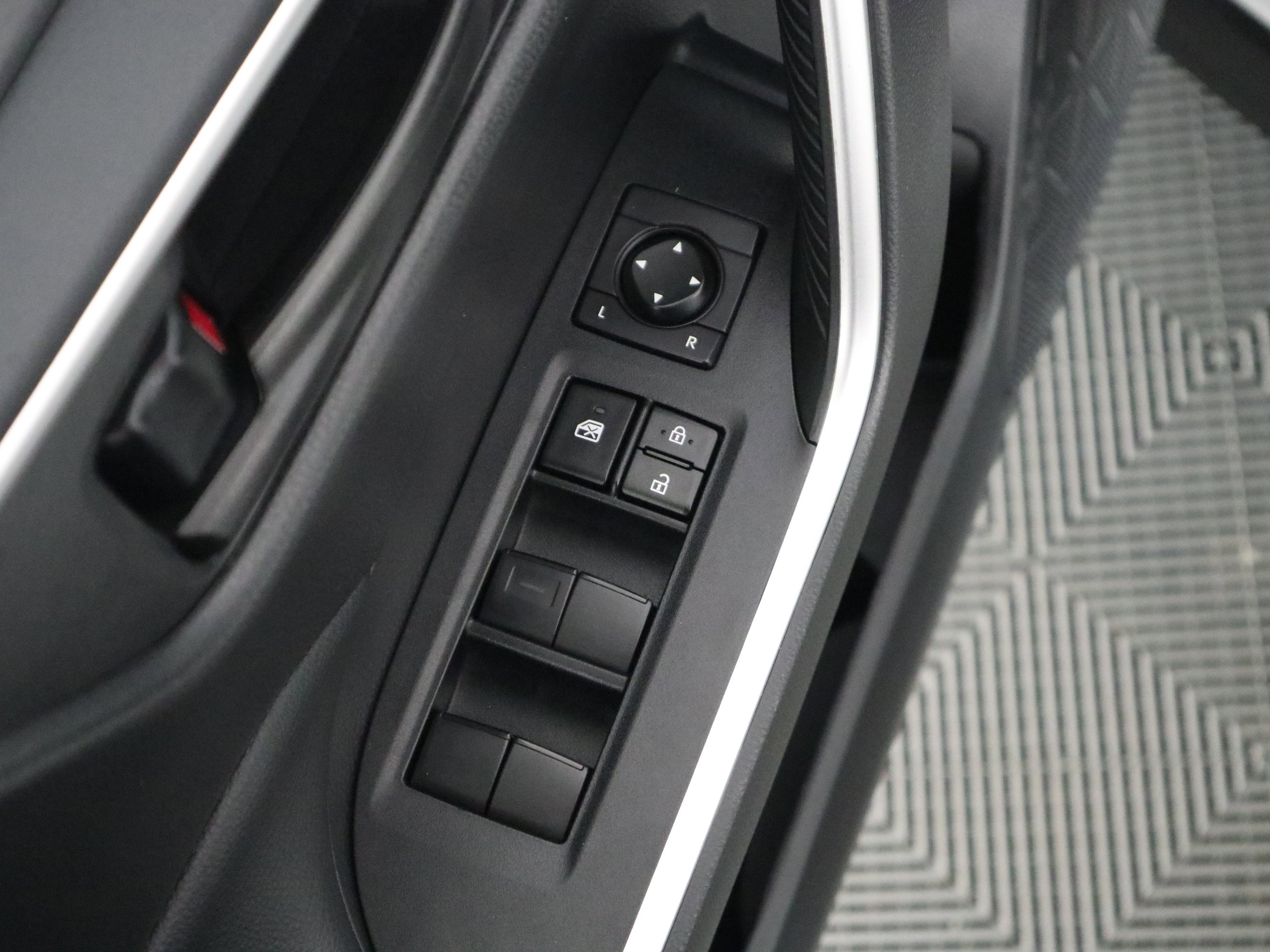 Used 2022 Toyota RAV4 LE image 34