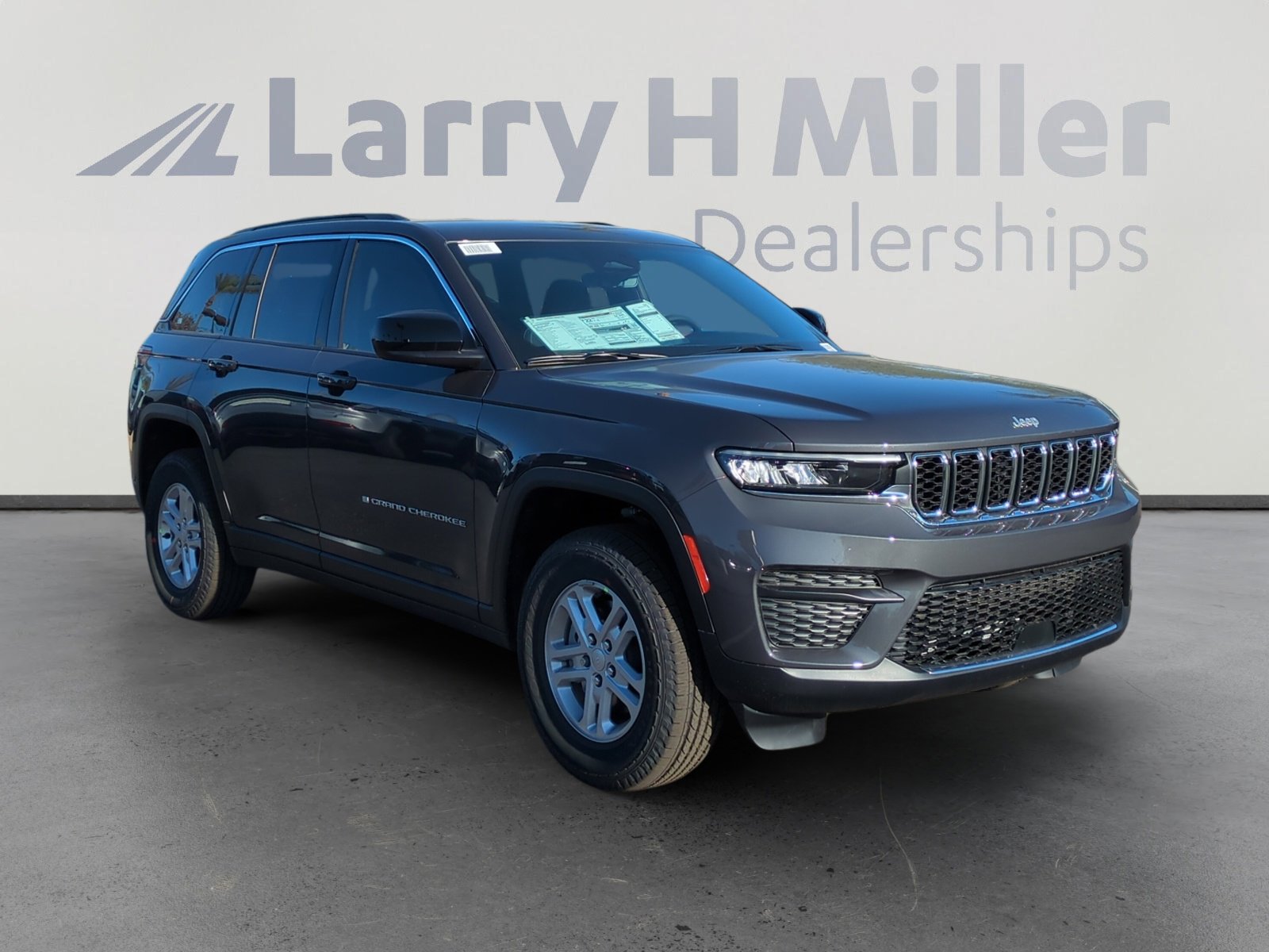 New 2025 Jeep Grand Cherokee Laredo image 7