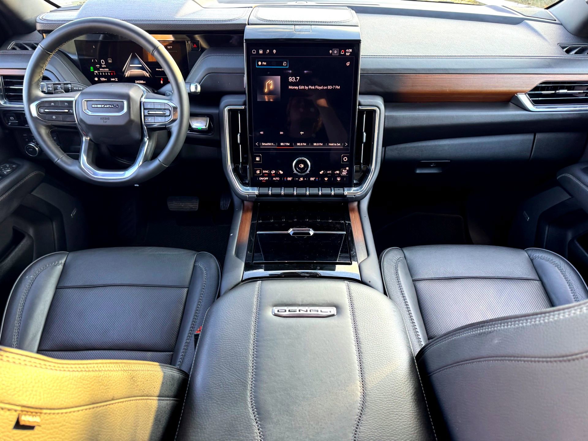 Used 2025 GMC Yukon Denali image 23