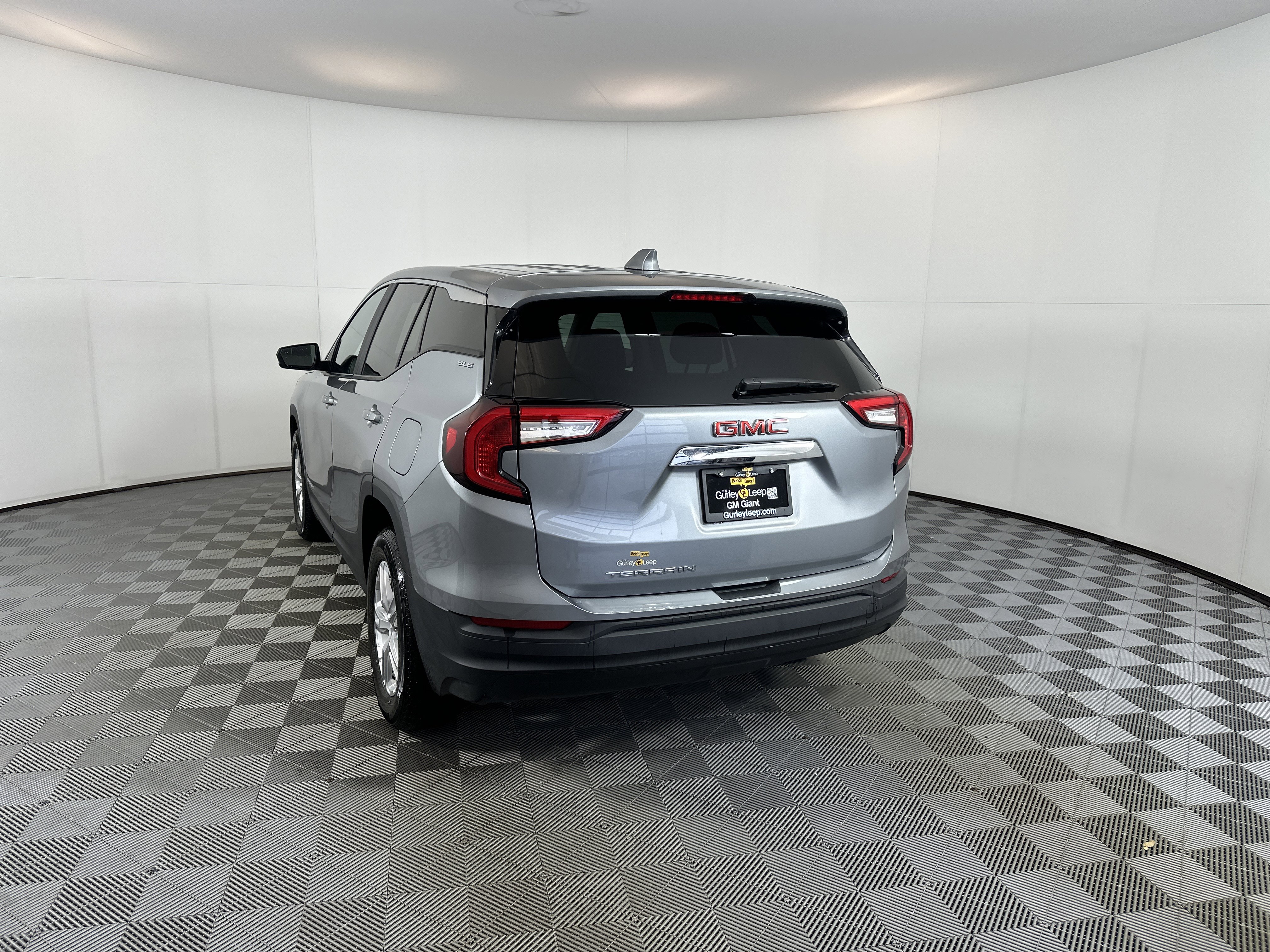 Used 2023 GMC Terrain SLE image 8