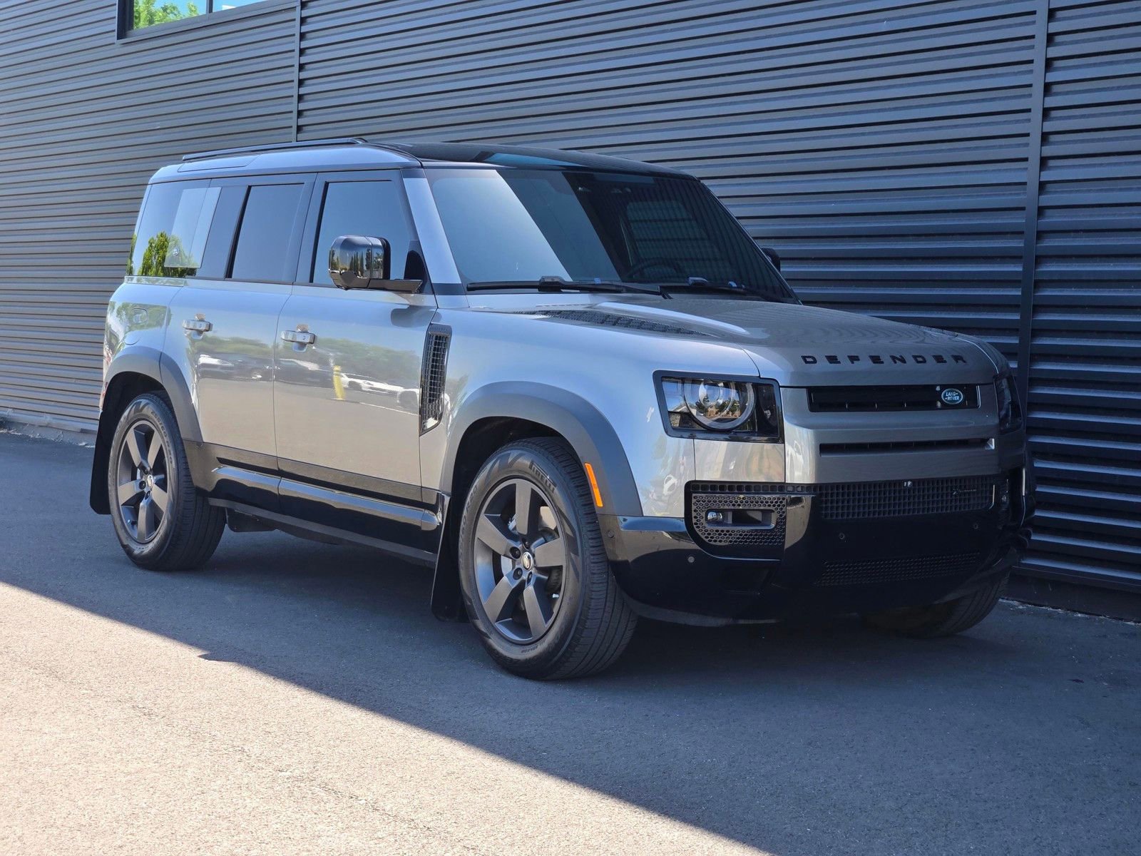 Used 2023 Land Rover Defender 110 X-Dynamic SE AWD/4WD image 8